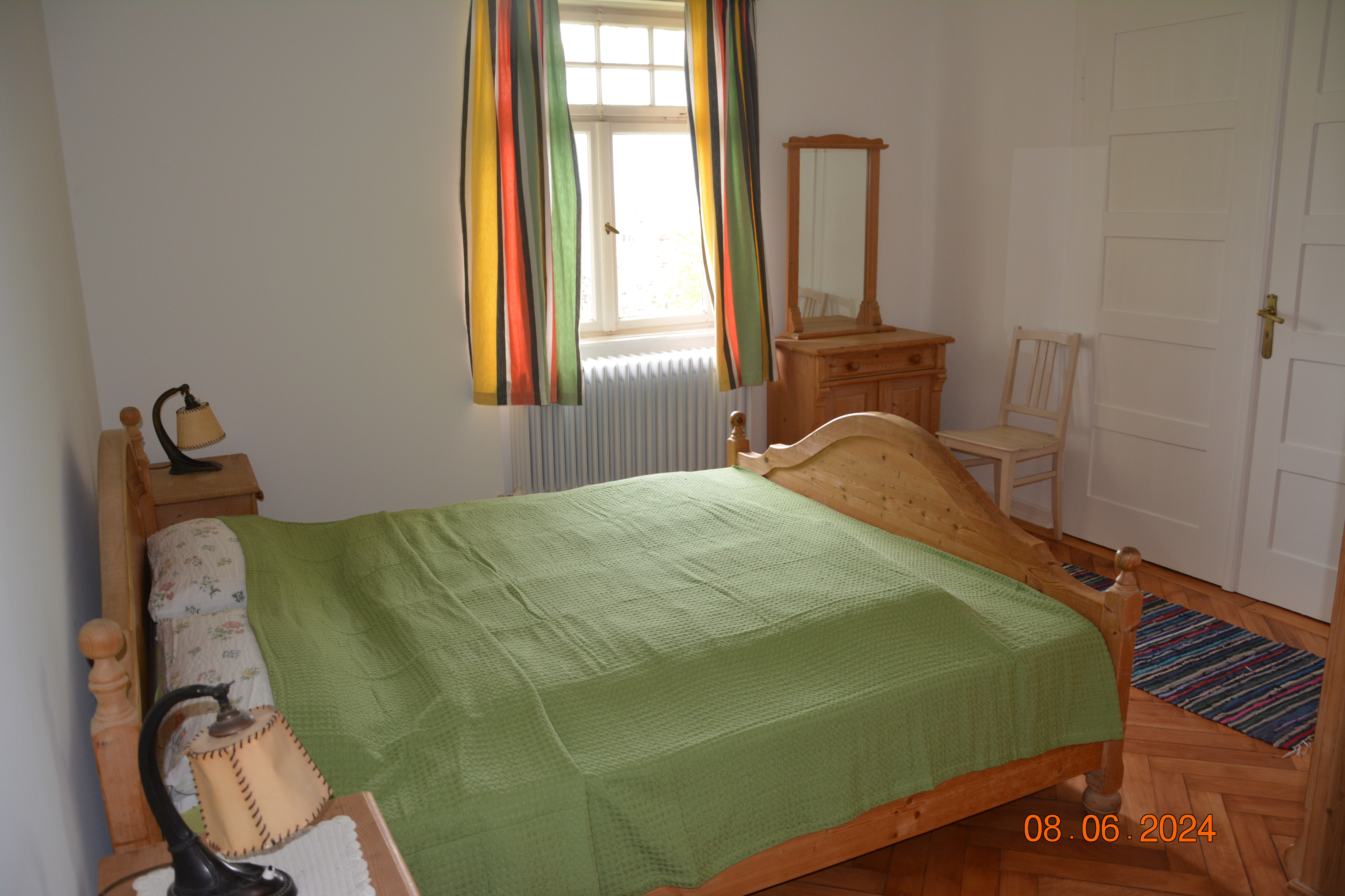 Schlafzimmer 1